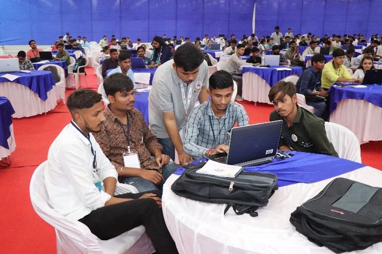 InnoClubCHE's tweet photo. 𝐈𝐧𝐯𝐞𝐧𝐭𝐢𝐧𝐠 𝐛𝐞𝐭𝐭𝐞𝐫 𝐟𝐮𝐭𝐮𝐫𝐞

Day-1
Date: July 11, 2022 

Students are designing application by using advance Block Coding on Amrut Navsarjan Platform in Vernacular language.

#innovation #startups #students #education #ssip #ihubgujarat #GUJCOST https://t.co/YQ7zpNPXq4