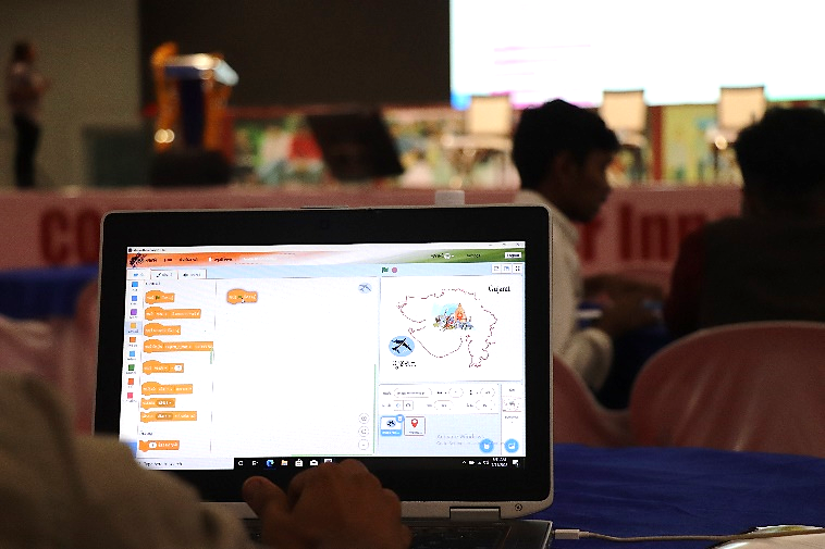 InnoClubCHE's tweet photo. 𝐈𝐧𝐯𝐞𝐧𝐭𝐢𝐧𝐠 𝐛𝐞𝐭𝐭𝐞𝐫 𝐟𝐮𝐭𝐮𝐫𝐞

Day-1
Date: July 11, 2022 

Students are designing application by using advance Block Coding on Amrut Navsarjan Platform in Vernacular language.

#innovation #startups #students #education #ssip #ihubgujarat #GUJCOST https://t.co/YQ7zpNPXq4