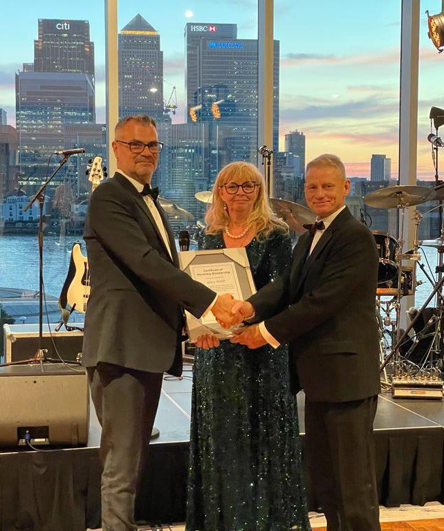 So, at last, <a href="/BrianBerryFMB/">Brian Berry</a> &amp; <a href="/EtchellsJan/">jan2410 🇺🇦</a> have been able to present FMB Honorary Membership in person to Gary Webb <a href="/spider8351/">gary webb</a>. Hugely well deserved for all the work Gary has done over the years and still does for <a href="/fmbuilders/">FMB: Master Builders</a> members in #London. 👏👏👏