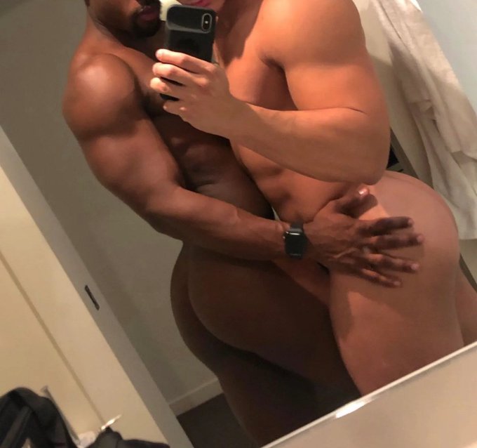 Prochaine partenaire ??? peut-être, je connais un certain président qui adorerais ??? #gay #gaykissing