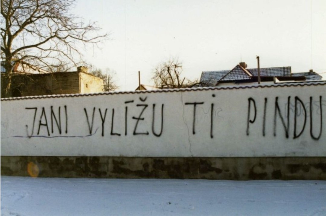 JanaBrizovic's tweet photo. Že mi občas něco podobného přijde do zpráv, ok. 
Ale takhle veřejně...  🤭😂😆 https://t.co/X0TmGuFu5s