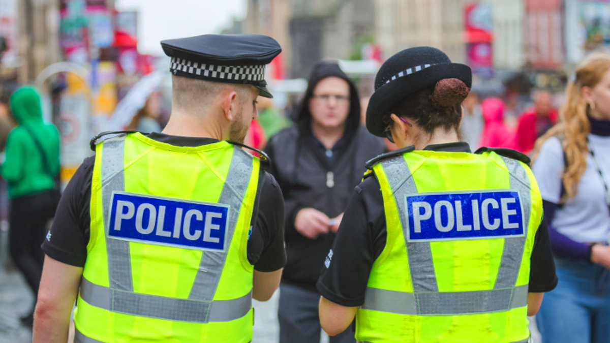 WomanthologyUK's tweet photo. Creating flexible workplaces that welcome everyone and put lived experience at the heart of strategic thinking 🚓 https://t.co/xjVWaVHeAi @fotheringham_p @policesupers #MenAsAllies #Manbassadors #Police #DiversityAndInclusion #Equity #Equality #GenderBalance https://t.co/o6R1FltxPN