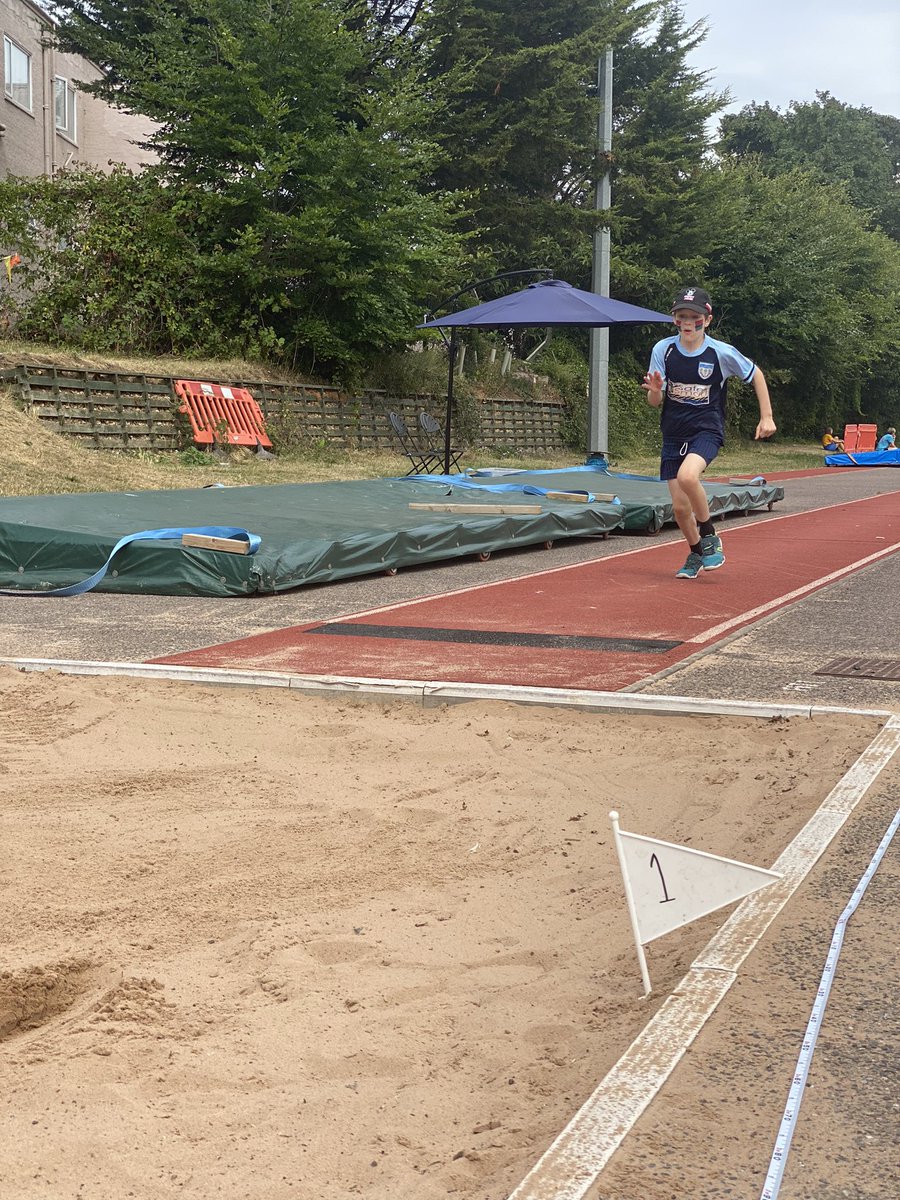 gsp_greenacre's tweet photo. St Helen’s (Cliffe) having lots of fun and doing well at the Mini Youth Games Athletics event today. Thank you @MedwaySport @Active_Kent https://t.co/QZFlAypxIh