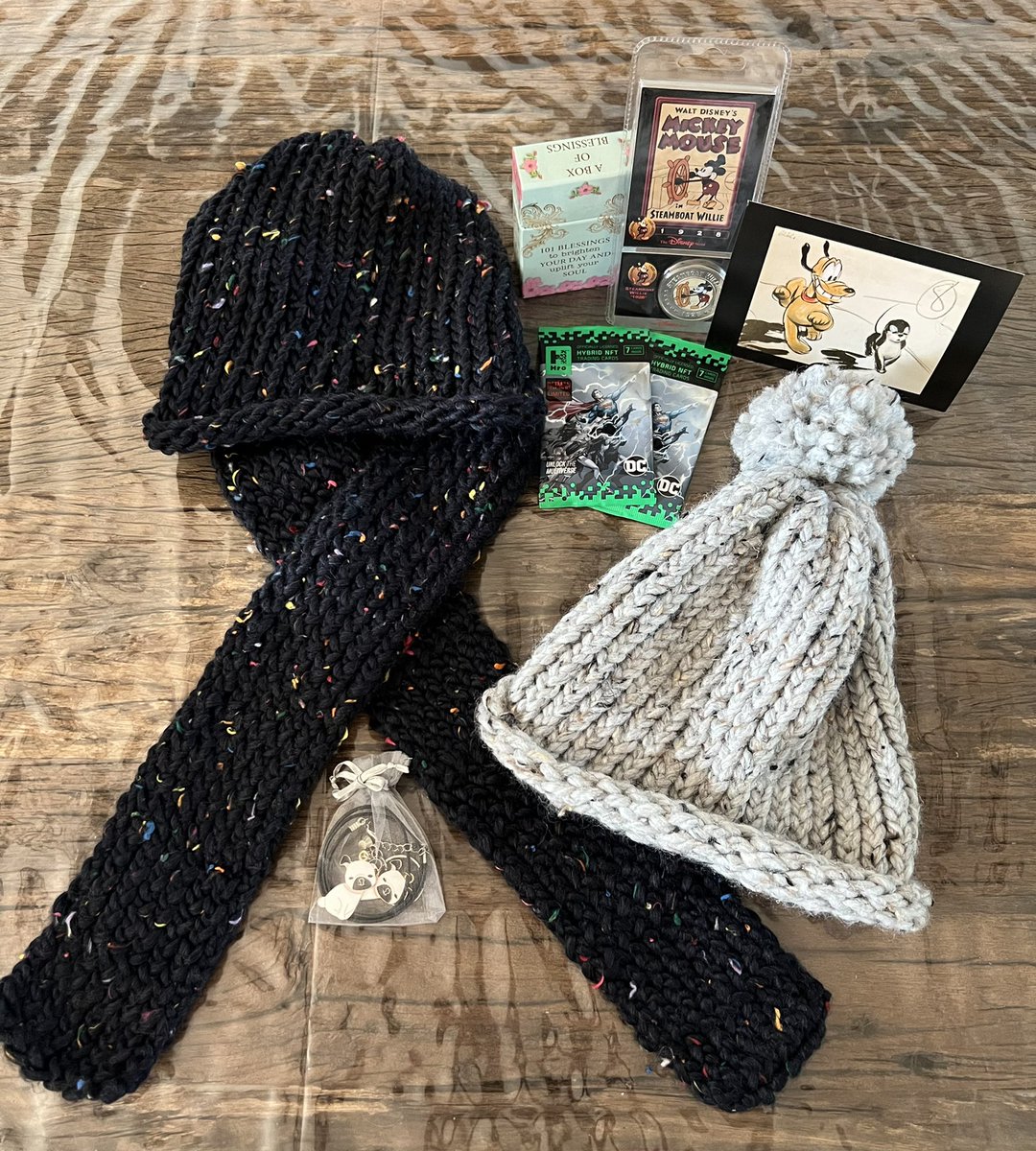 Just recieved this in the mail form my dear friend <a href="/NFTQueenCollec1/">NFT Queen Collector</a> . It couldn’t arrive at a better moment. It really brought op a big smile on my face😁 Thank you so much girl. Really love the handmade hats en scarf! You really talented🥰 

#vevefam #vevefriend #Kindness