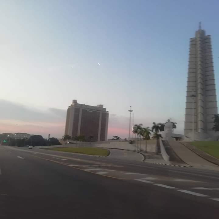 LogVanguardia's tweet photo. Magestuosa, histórica, orgullo de todos los cubanos, la Plaza muestra la tranquilidad, la seguridad, la justicia y la alegría que se vive hoy en la #Cuba de #Fidel, de #Raul y de @DiazCanelB. #CubaPorLaPaz .#CubaPorLaVida
#VamosConTodo. https://t.co/oaL7JKkYZX