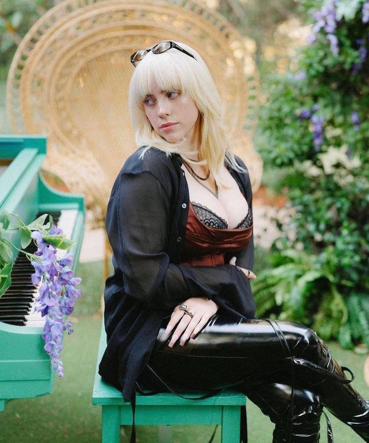 butnothinlasts's tweet photo. OKAY BUT LIKE. BILLIE EILISH THIS DAYYY??????????? LORD WAS NOT HAVING MERCY. https://t.co/OH3A6Kvyp1