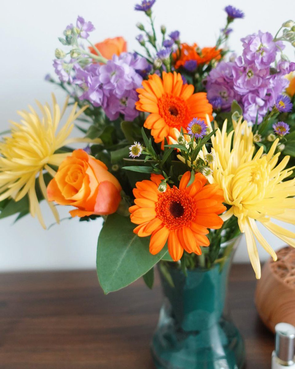 PostaRose's tweet image. Bring the sunshine inside with our delightfully bright Sunshine Bouquet ☀️

A vibrant array of orange roses, purple aster, yellow anastasia blooms, alstroemeria and orange gerbera all complimented with fragrant lilac stocks and eucalyptus foliage.

ow.ly/QFLI50JTLJt