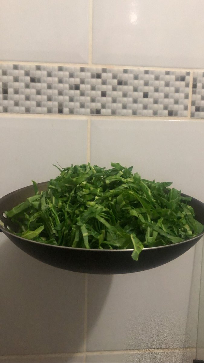 cryingkcal's tweet photo. 150g de couve e 40kcal <3 https://t.co/3bviX937OY