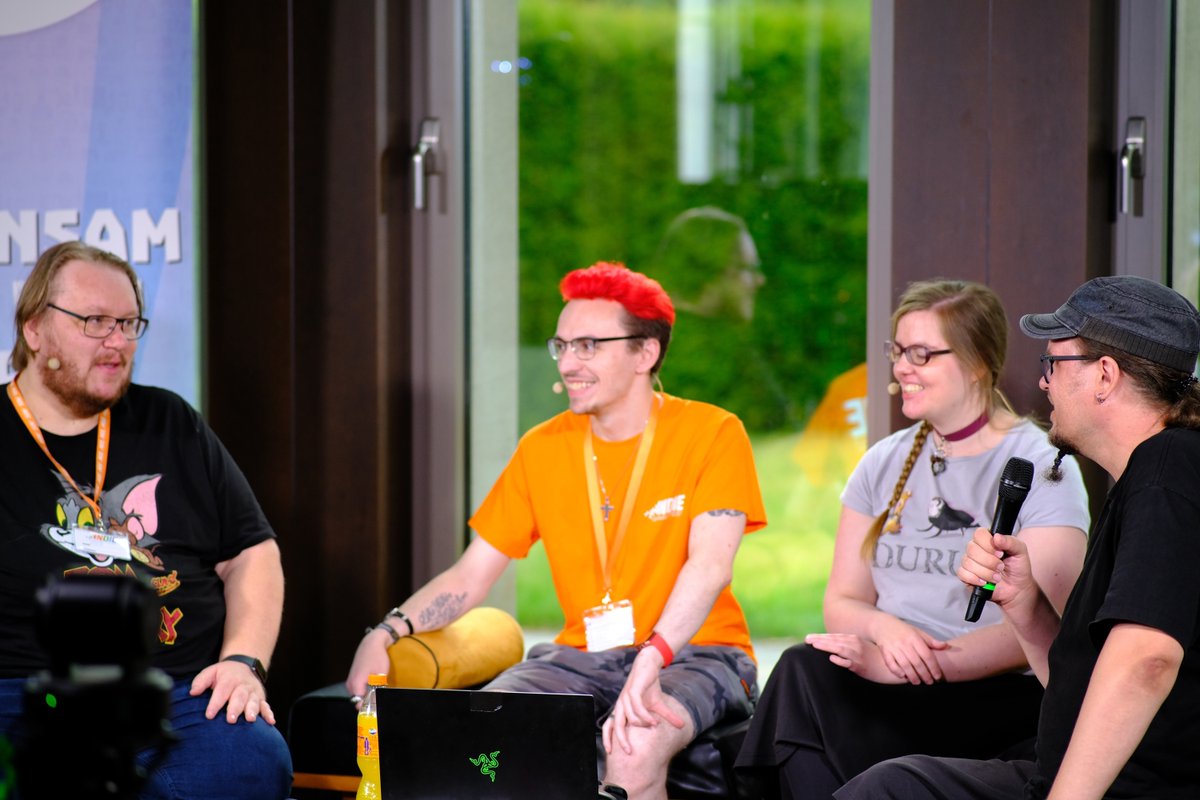 StartUNDSelect's tweet photo. Aufpassen, eine Sonderausgabe von @StartUNDSelect ist online gegangen! Hört euch gerne an, was Onkel Jo mit gleich drei Gästen auf dem #IndieGameFest2022 über Indies, Spieleentwicklung, Pandemie und Depressionen bespricht: https://t.co/imUToex68S (Foto: BriX). https://t.co/86OxiJnc3O