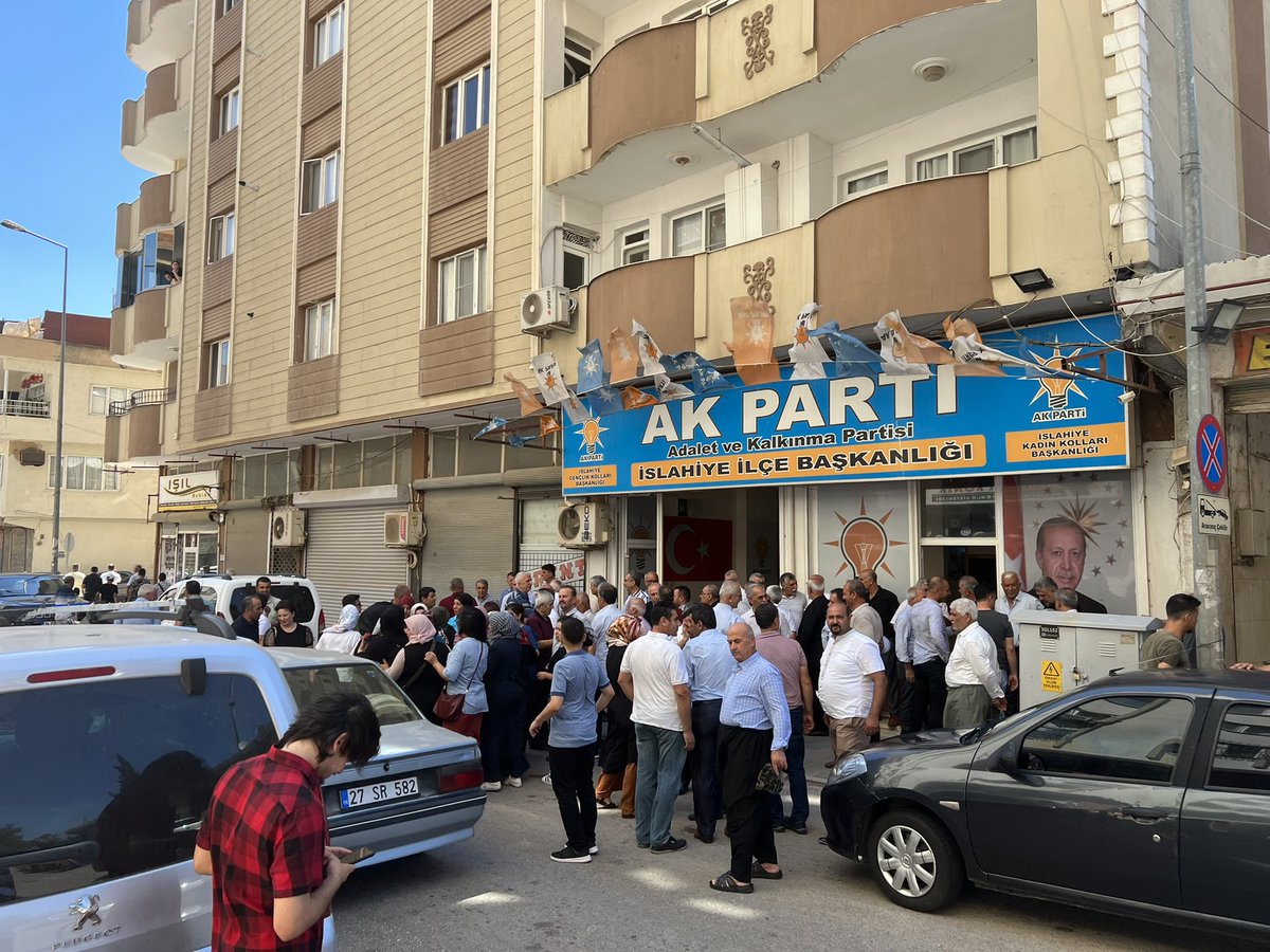 Partimizin bayramlaşması teşkilatımızın kıymetli mensuları ile  birlikte gerçekleştirdik.Rabbim birlik ve beraberliğimizi daim etsin <a href="/EyupOzkececi/">Mehmet Eyup Özkeçeci</a> <a href="/MArslan2727/">Mehmet Arslan</a>