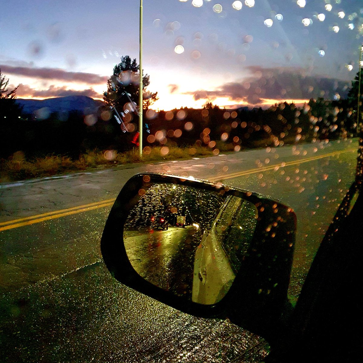 Amanece en San Carlos de Bariloche, trabajando para que las cosas pasen.

<a href="/WildernessPatag/">Wilderness Patagonia</a> <a href="/TurDepAR/">Ministerio de Turismo y Deportes</a> <a href="/Bariloche_ar/">Bariloche Argentina</a> <a href="/RioNegroTurismo/">Río Negro Turismo</a>