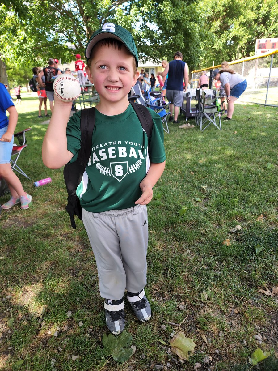 ShrinersChicago's tweet image. Congrats to Tommy! Lots of baseball dreams taking place for kids this summer, including children who happen to have #limbdifferences. Our @shrinerschicago patient, Hank, recently got his second game ball after some great plays from the mound with only two fingers on each hand.