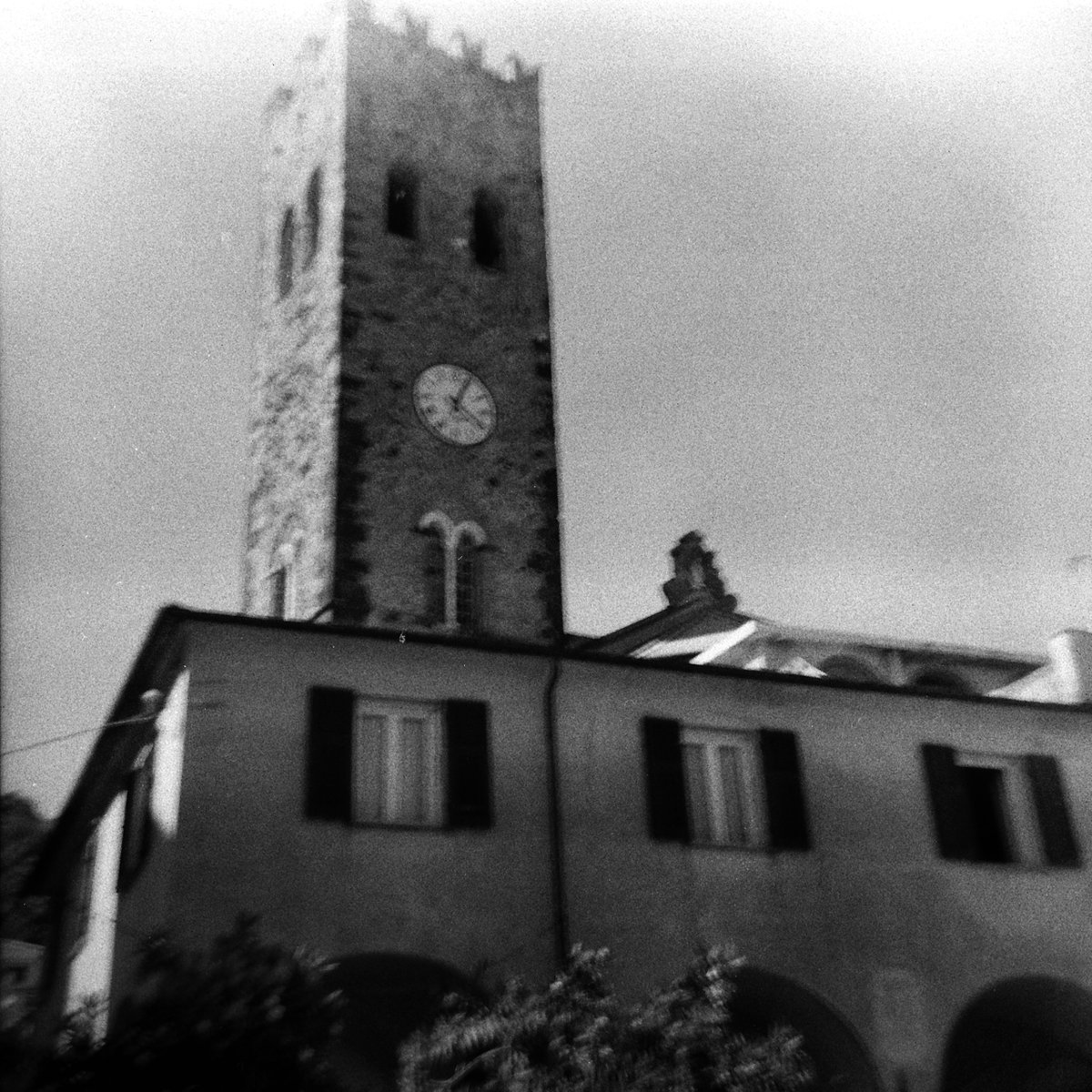 johbeil's tweet photo. Cinque Terre - some photos with the Diana F+ on Foma 400 #diana #heylomography #mediumformat #blackandwhite #cinqueterre #bnw #believeinfilm #shittycamera #toycamera #lofi #foma #foma400 #travel #italy #liguria #streetphotography https://t.co/PoLUj2XEPp