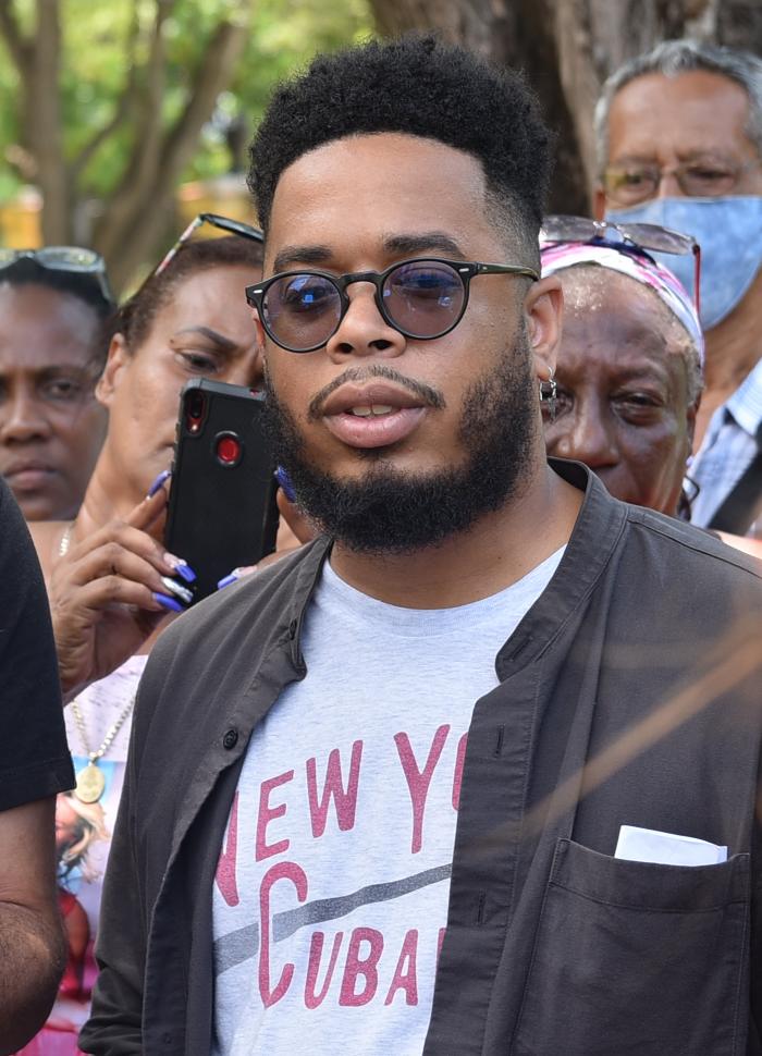Defender a Cuba es defender un proyecto de dignidad humana. 
El activista estadounidense Manolo de los Santos asegura que, en su país, cada vez más personas que propugnan causas nobles y humanas se integran al movimiento de la defensa de Cuba (...) granma.cu