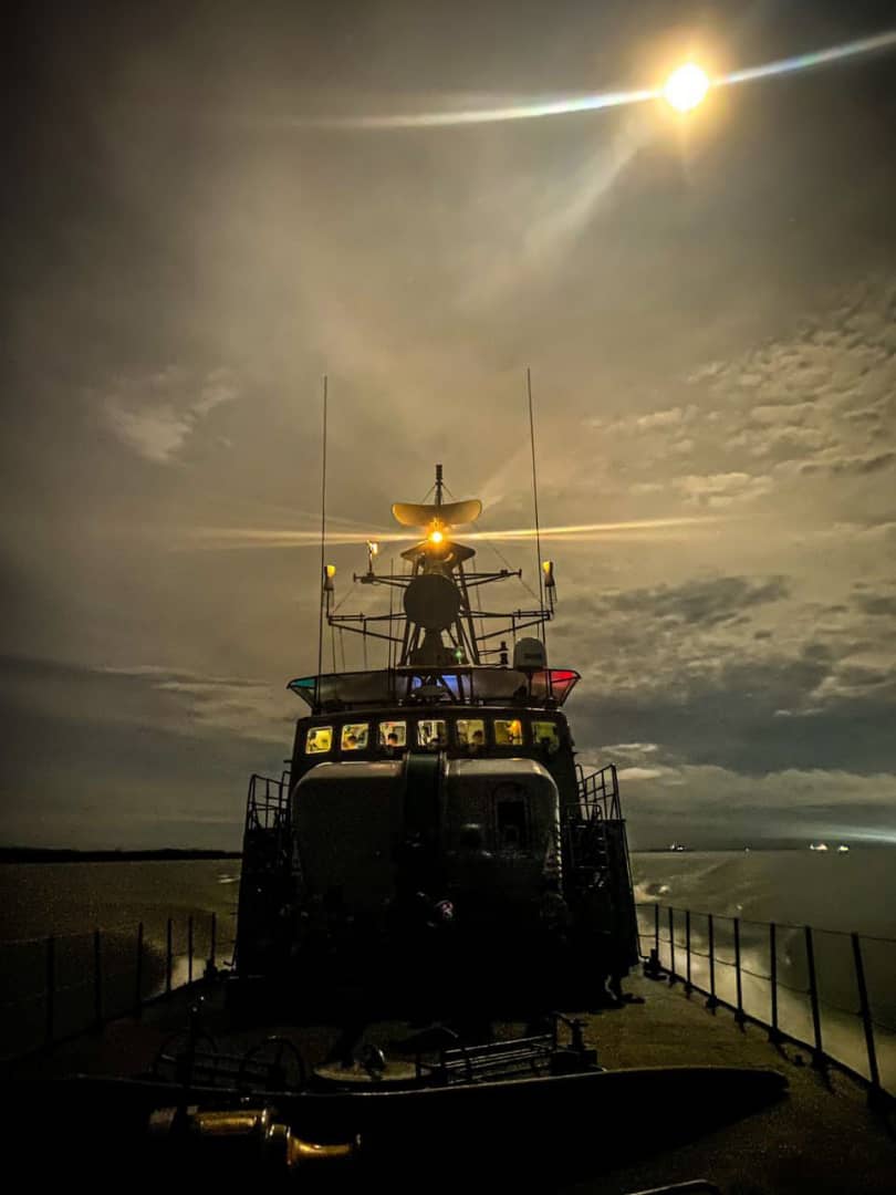 'Take me to the ocean.
Let me sail the open sea. To breathe the warm and salty air, and dream of things to be.'

📸 : Lt Mohd Ilham TLDM, Pegawai Laksana KD GANAS.