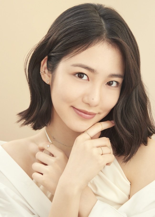 k_dramaindo_'s tweet photo. #ShinYeEun konfirm bintangi drama sageuk romance SBS "Flower Scholars' Love Story".
Ia berperan sebagai Yoon Dan Oh, anak bungsu keluarga bangsawan kaya yang menjalankan bisnis penginapan.
Karya penulis #WomanWithASuitcase & PD #RoyalSecretAgent.
https://t.co/6UTW507MIM https://t.co/tfCFkur4aJ