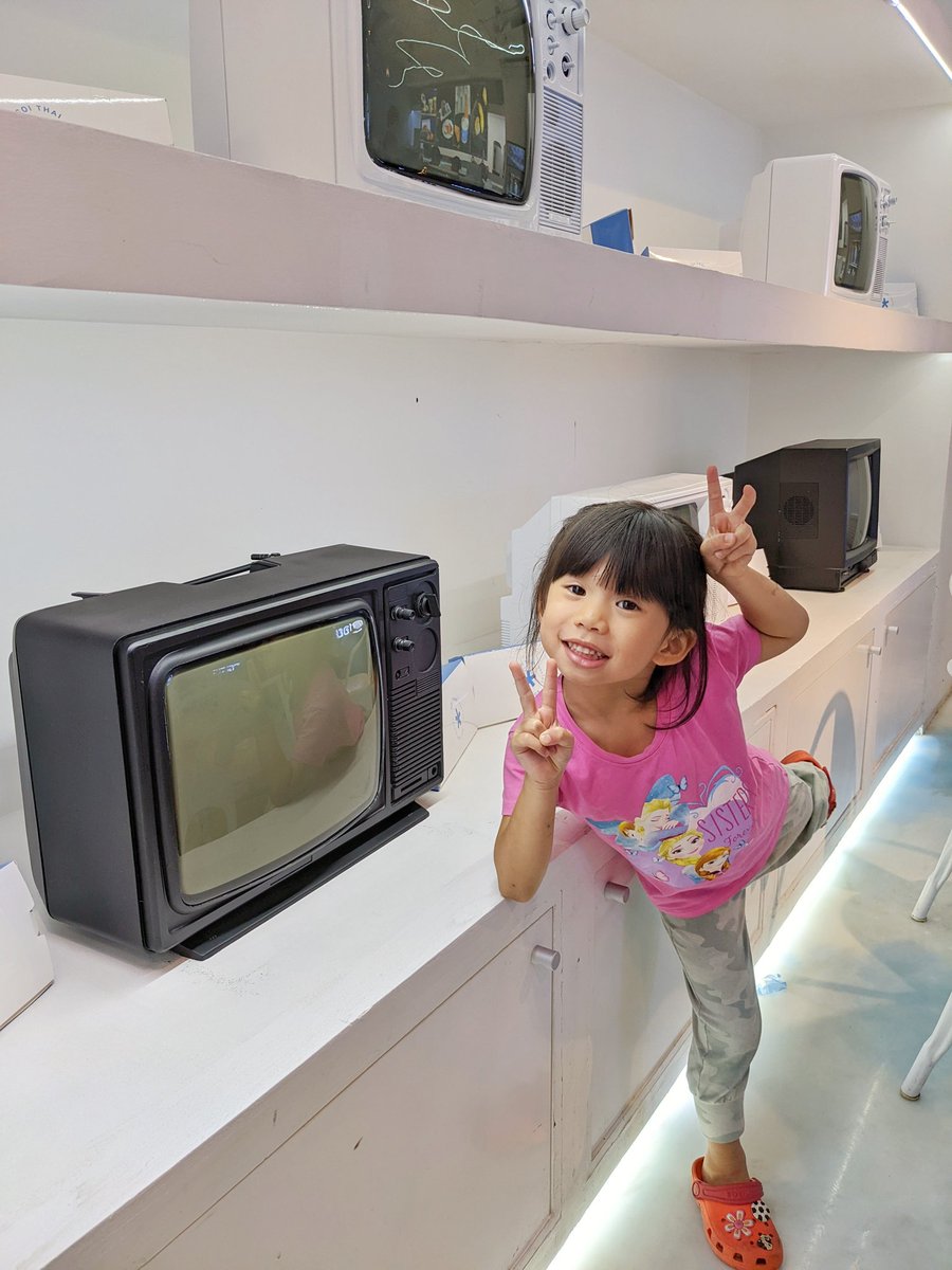 Yesterday I was *criticised* by my boss <a href="/SaigonDamien/">D</a> for being "low tech for old things" (which I took as a compliment). Today, upon seeing these, this girl asked me why there there're so many microwave ovens. 🤦‍♀️
#feelingold