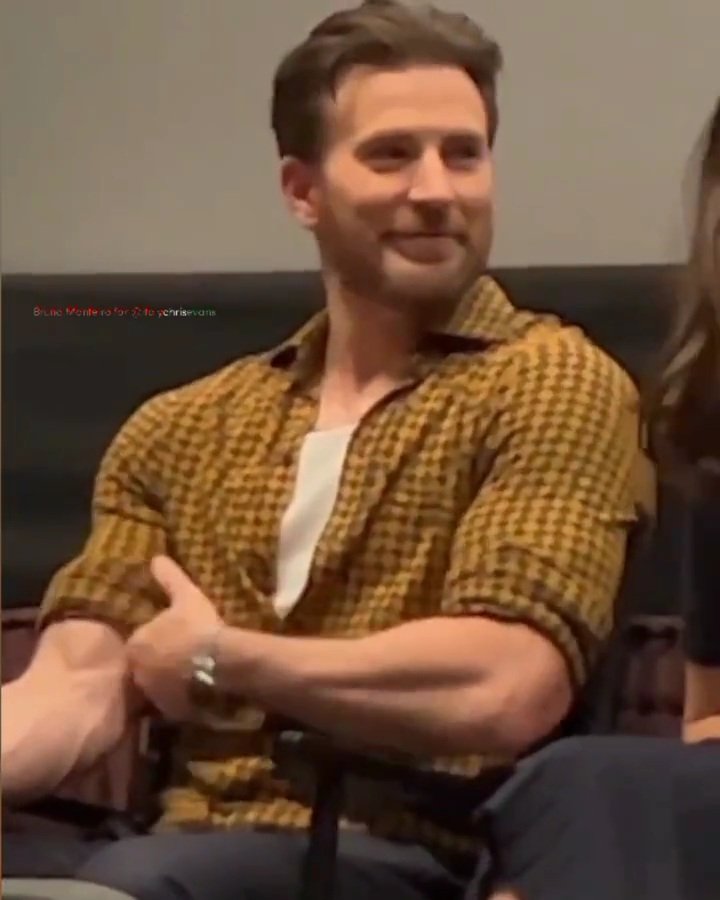 nolasrice's tweet photo. Oooohhhh chris evans 🥵🥵🥵 https://t.co/YJuN7dcQWf