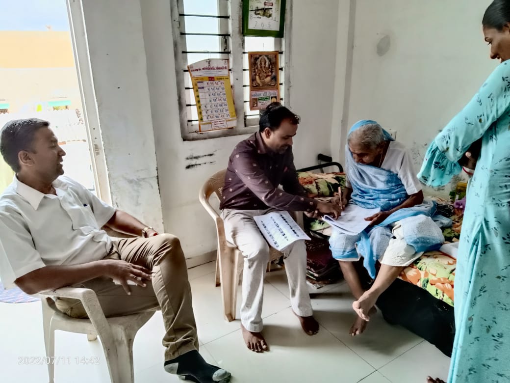aero22visnagar's tweet photo. 22 Visnagar AC  
#house to house Visit by BLO # https://t.co/Uhwkw9lrne