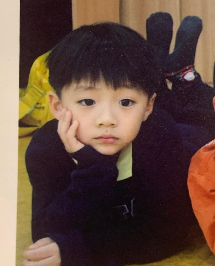SangwonBrasil's tweet photo. 🌸:

- Fotos de quando ele era criança 🥺 https://t.co/vv9BRjKvWh
