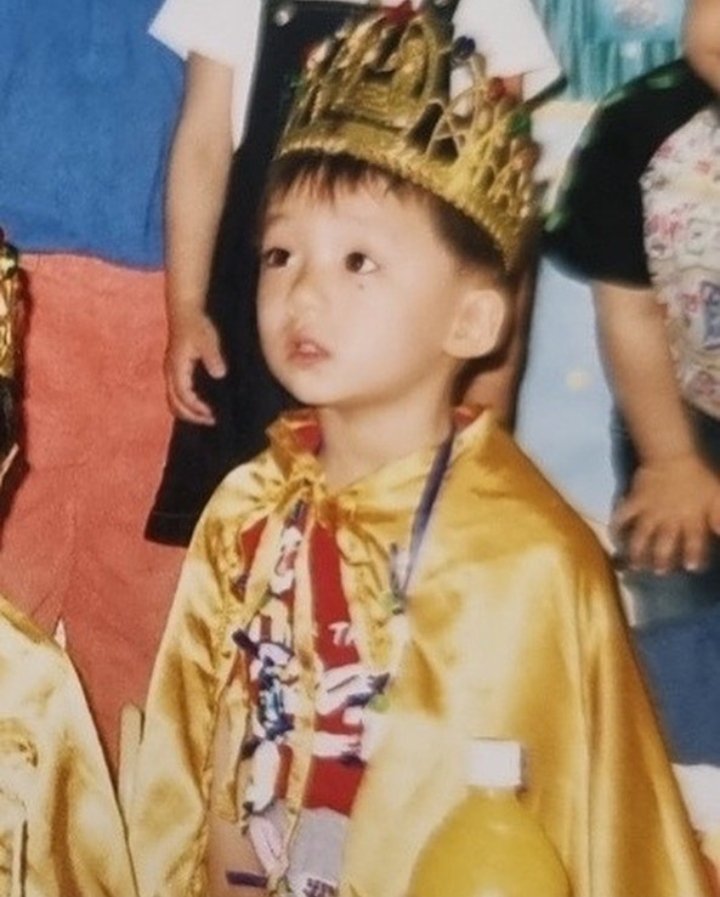 SangwonBrasil's tweet photo. 🌸:

- Fotos de quando ele era criança 🥺 https://t.co/vv9BRjKvWh