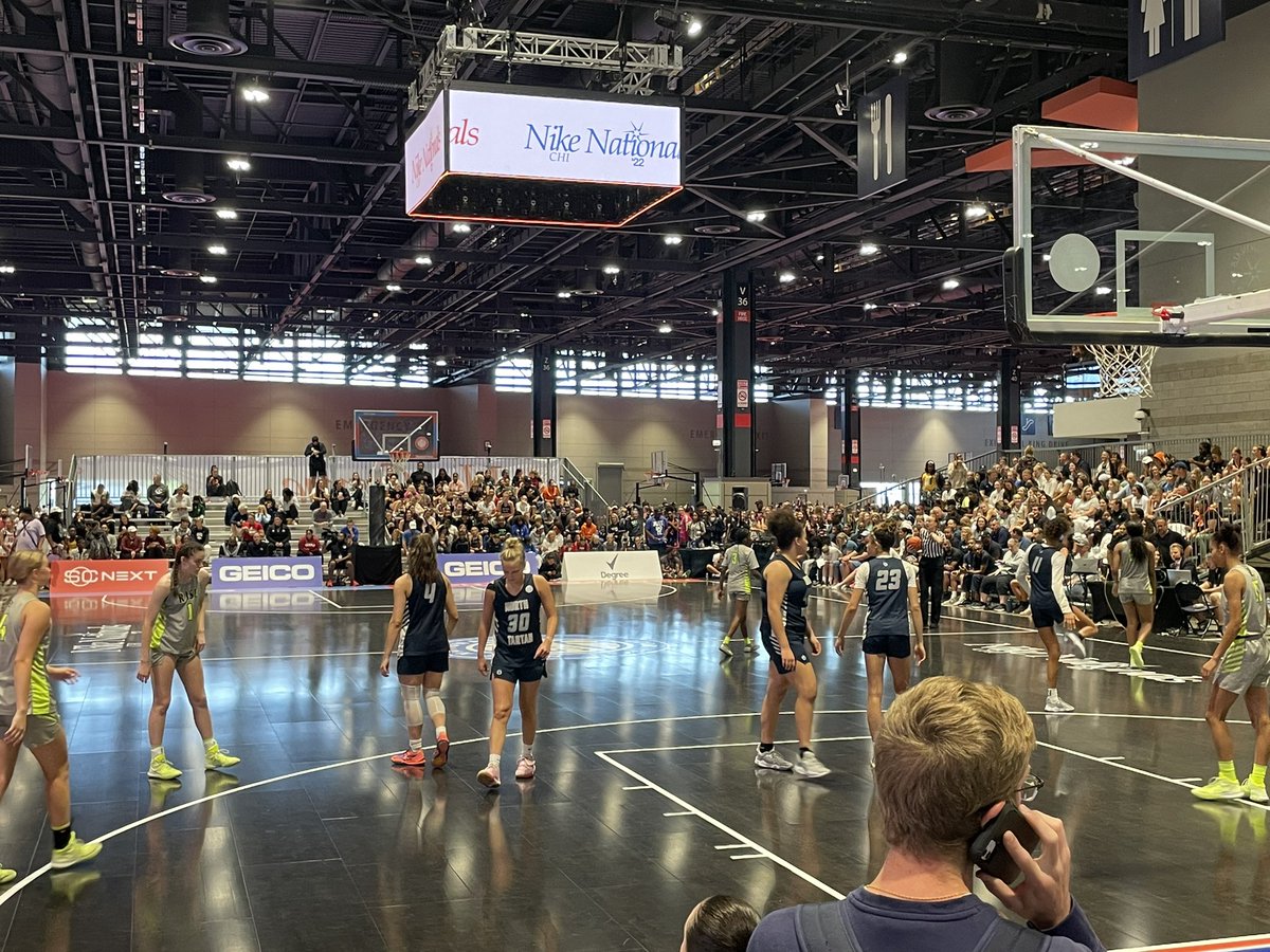 MnBobcats's tweet photo. @MnBobcats supporting @NorthTartan in the Nike Nationals championship game! #GoMN #family https://t.co/UkHEE9sQHh