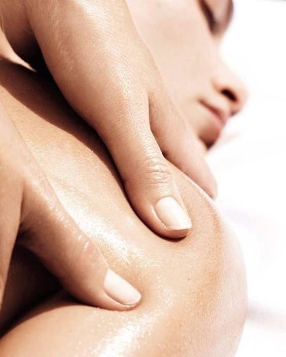 TheRavenSpa's tweet photo. This bliss...🙌 

All in favor of self-care Tuesdays, drop a "💜" in the comments! Link in bio to treat yourself to a deeply relaxing, restorative massage at your favorite sanctuary in Los Angeles. #RavenSpa https://t.co/mycfcbZFSM