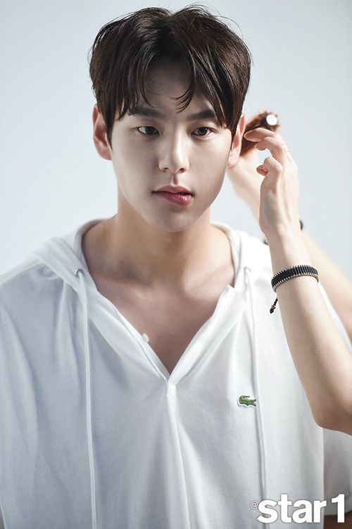 mxlkywin's tweet photo. they really sacrificed their good looks for this drama 😭😭😭 #CafeMinamdang https://t.co/YgBQYaE7pA