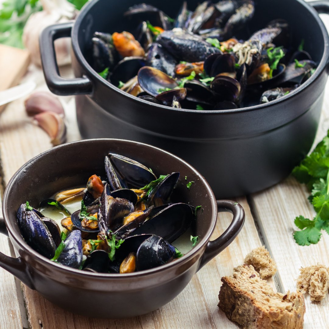 #LeSaviezVous ?
Les moules participent au bon fonctionnement cardio-vasculaire !
En effet, les moules sont riches en oméga 3, cet acide gras qui favorise le bon fonctionnement du système immunitaire, facilite la circulation et la fabrication hormonale !
#Seafoodia #Seafood
