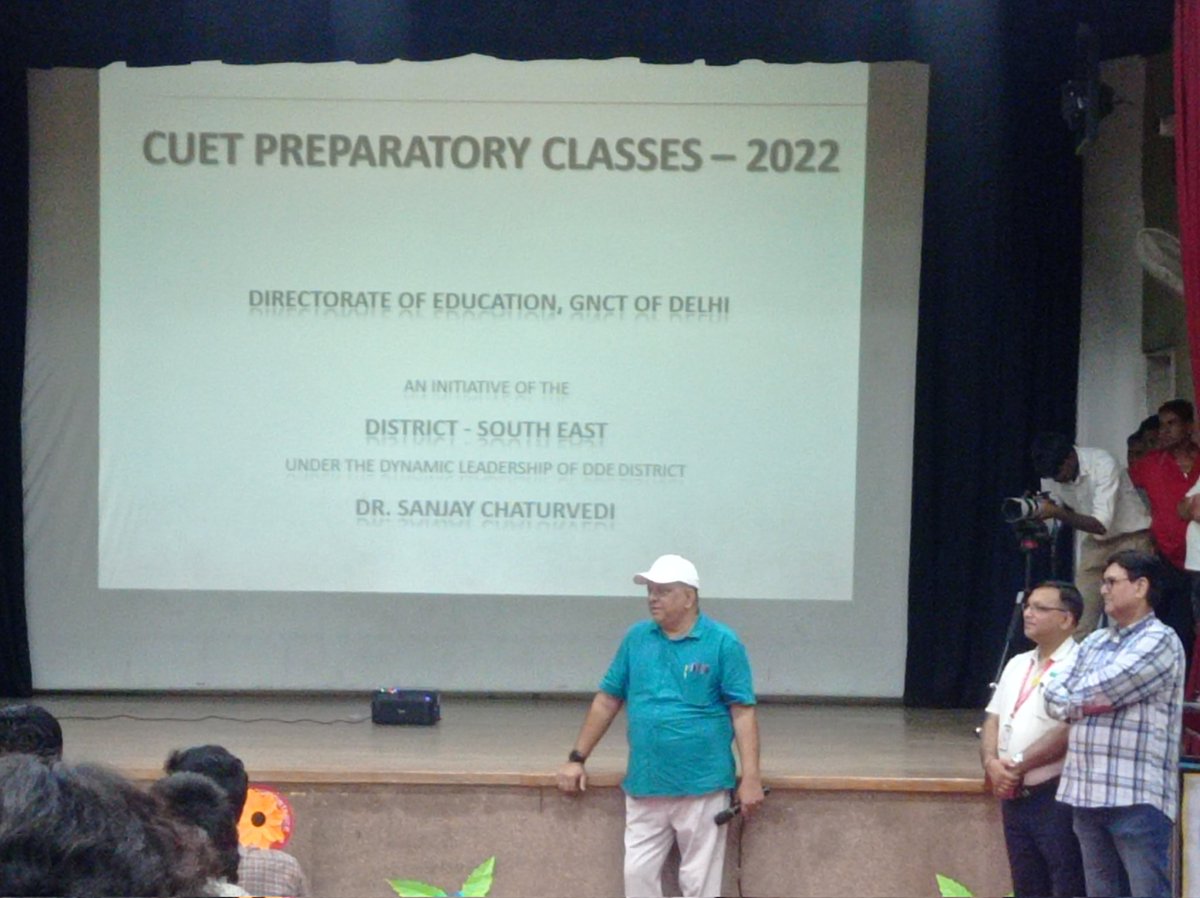 Rameshmorwal2's tweet photo. Innovative step by DDE(South East) Sh. @sanjay_DoE,  appreciated by Dy CM @msisodia sir. Free coaching would be provided for #CUET UG 2022.
Would fulfill dreams of delhi govt school students.
#Delhigovtschool students would carry forward their best to best edu. Institutions https://t.co/maNYNINTcb
