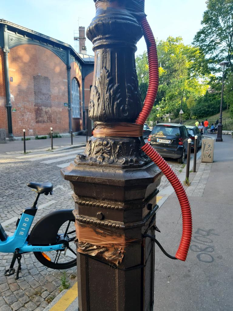 BrenierLaura's tweet photo. Quelqu'un peut m'expliquer le problème électrique de Paris ? Ici autour du sacré Cœur. Pourquoi ?? @cbrossel https://t.co/OA3E9ENTYU