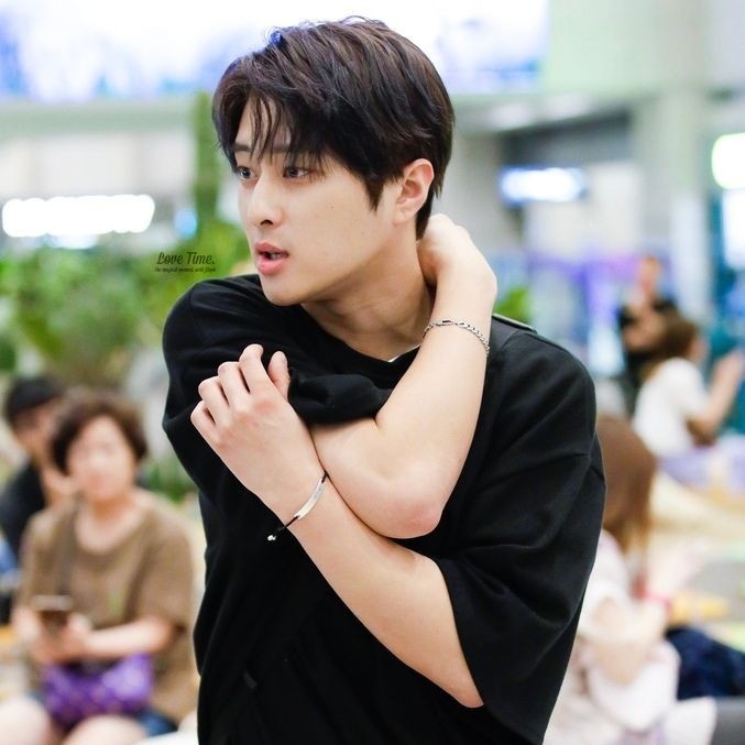 JSEPHLOOKS's tweet photo. JSEPH FROM KARD https://t.co/SiFOC0y3Lw