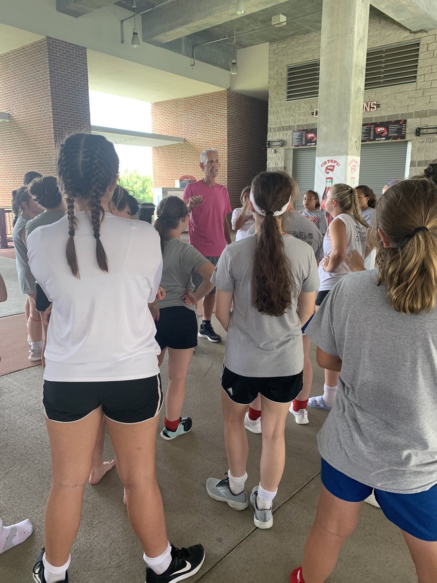 SoccerCoachZS's tweet photo. Always great to have a session with @CoachWiser at WKU Team Camp! https://t.co/rIoeaDReBx