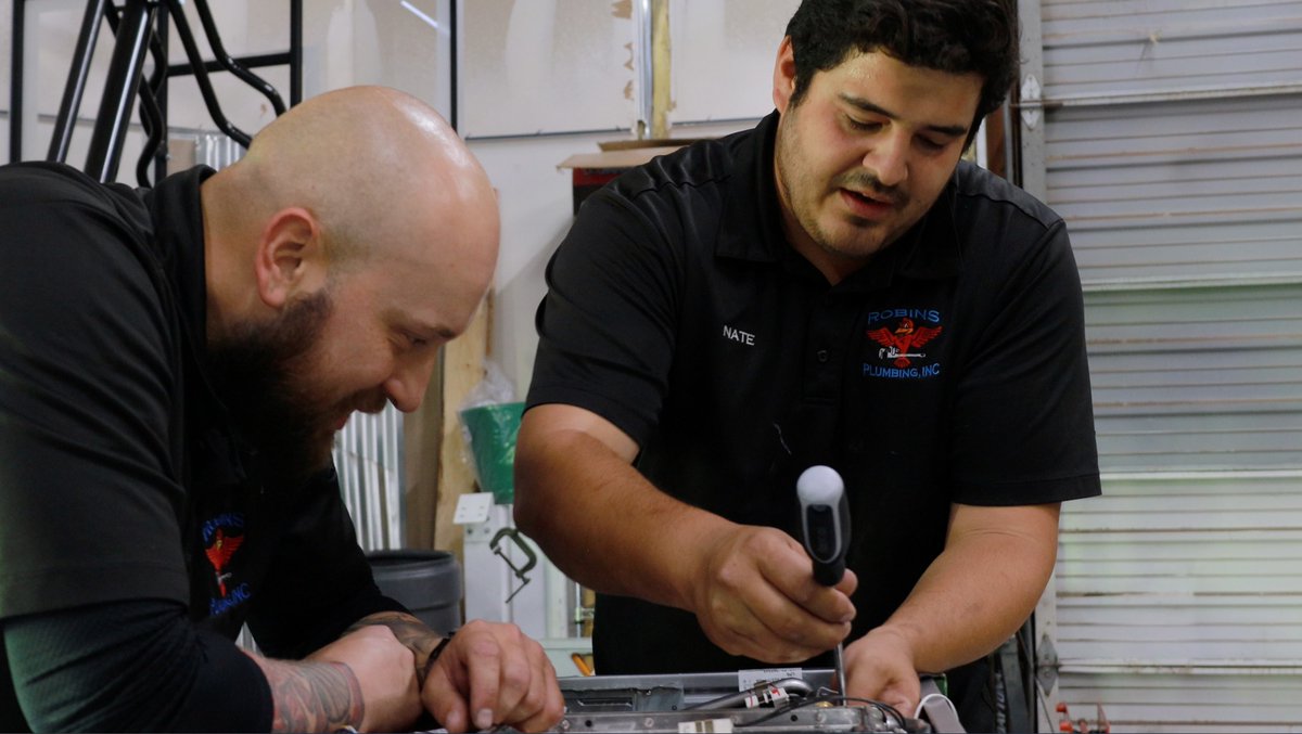 RobinsPlumbing's tweet photo. At Robins Plumbing not only do we have a great team, we invest in you! Our #apprenticeship and #training courses help you grow your career!
#localfirstaz #phoenixplumber #glendaleplumber #scottsdaleplumber #mesaplumber #tempeplumber #emergencyplumber #24hrplumber https://t.co/B21dzME5Ft