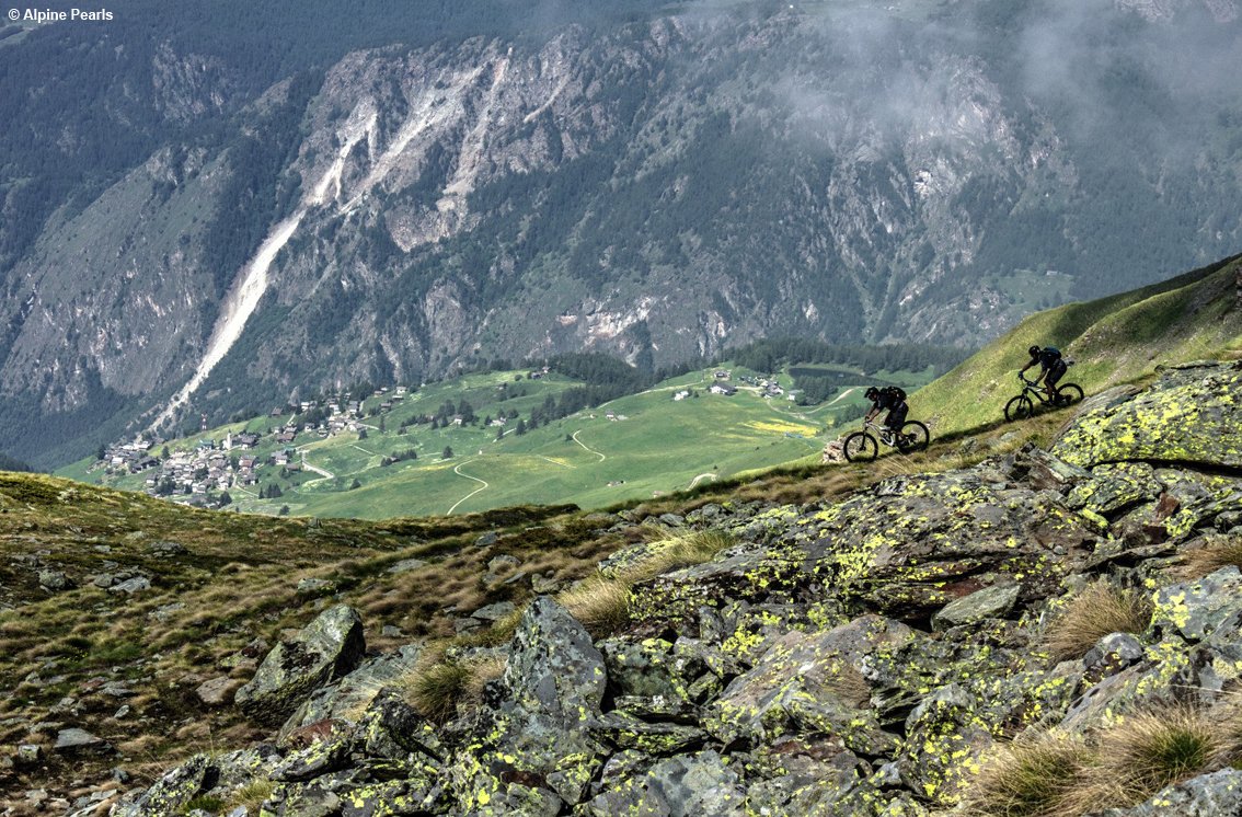 TurismoItaliaNw's tweet photo. Piedi scalzi e acquolina in bocca: estate di trekking e buona cucina nelle Perle del Trentino Alpe Cimbra, Primiero San Martino di Castrozza e Moena
Leggi la notizia https://t.co/oY5qSj0HQb
#barefoot #trentino #Primiero #turismo #estate2022 @AlpinePearls #alpinepearls @giovasse https://t.co/UWK1aAeLRZ
