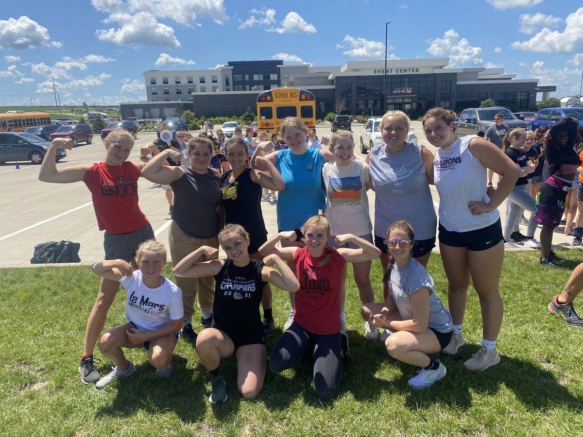 TrendeTrevor's tweet photo. Day 1 of Iowa ISI Camp #3. Team Wonder Women ready to compete. https://t.co/OIDi5kwqQU