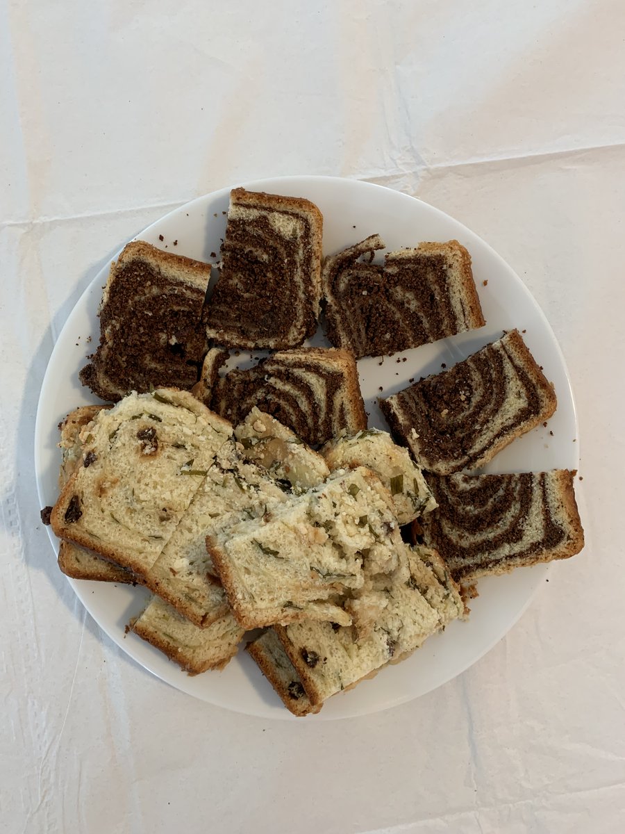 A big thankyou to Ms. Neli Celarc 🇸🇮🇩🇴 for the homemade potica! The Embassy team loves trying household recipes from Slovenians living across the Americas, especially potica! 🧑‍🍳