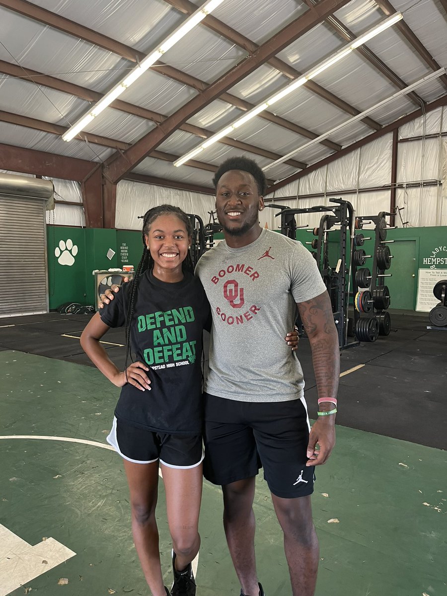 coachjacksoncam's tweet photo. Former Hempstead Athletes coming to workout! #HigherHeight #Allin @herbertoneiljr @dtturner11 @Tardranique1 https://t.co/6E8CDvFuBR