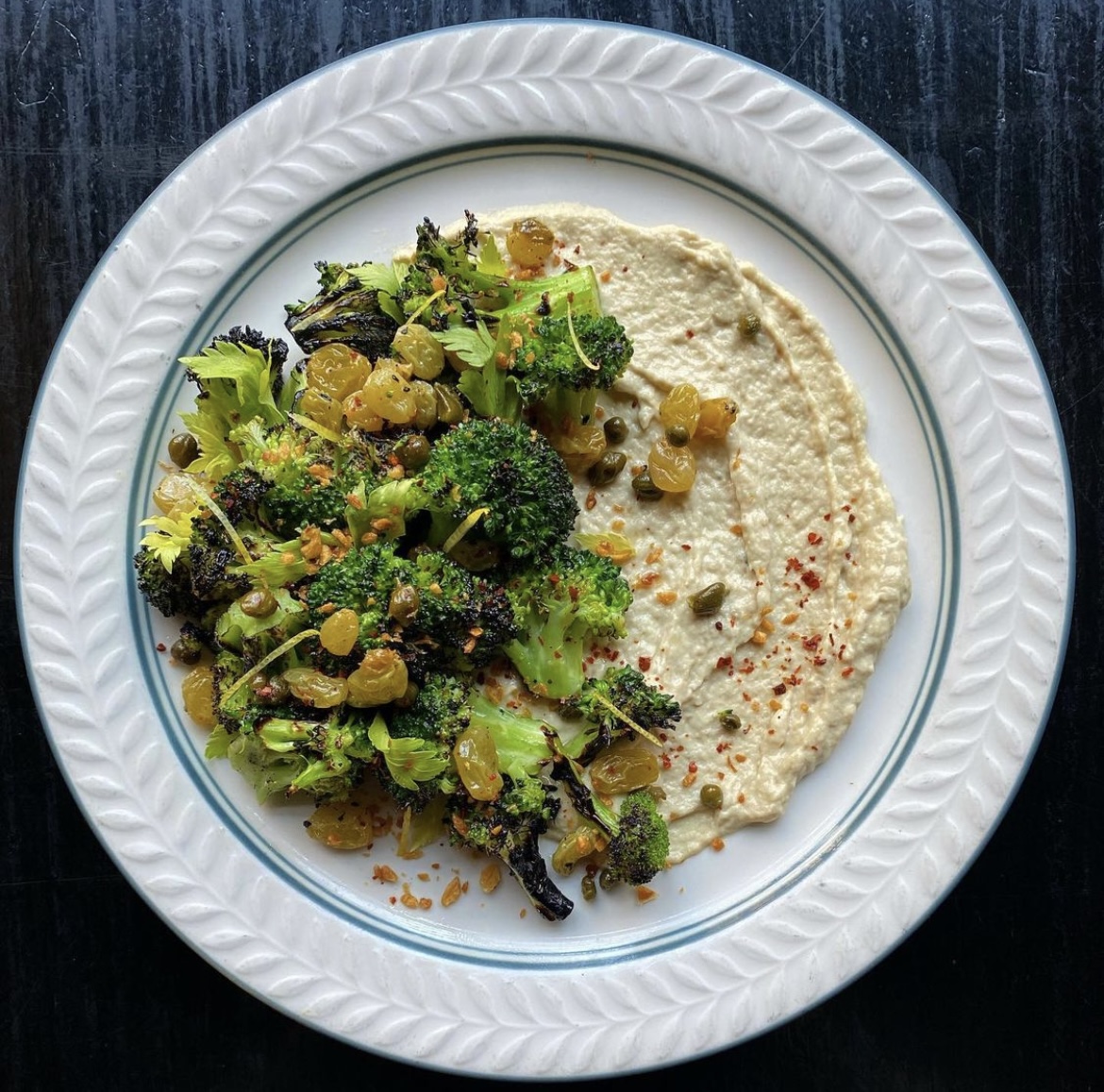 budandmarilyns's tweet photo. On the menu tonight: Lancaster Farm Fresh Co-op broccoli with tonnato, pickled raisin and caper piccata, lemon, Aleppo chili flakes &amp; crispy garlic 🥦🍋🧄 https://t.co/AQV33vD1jR