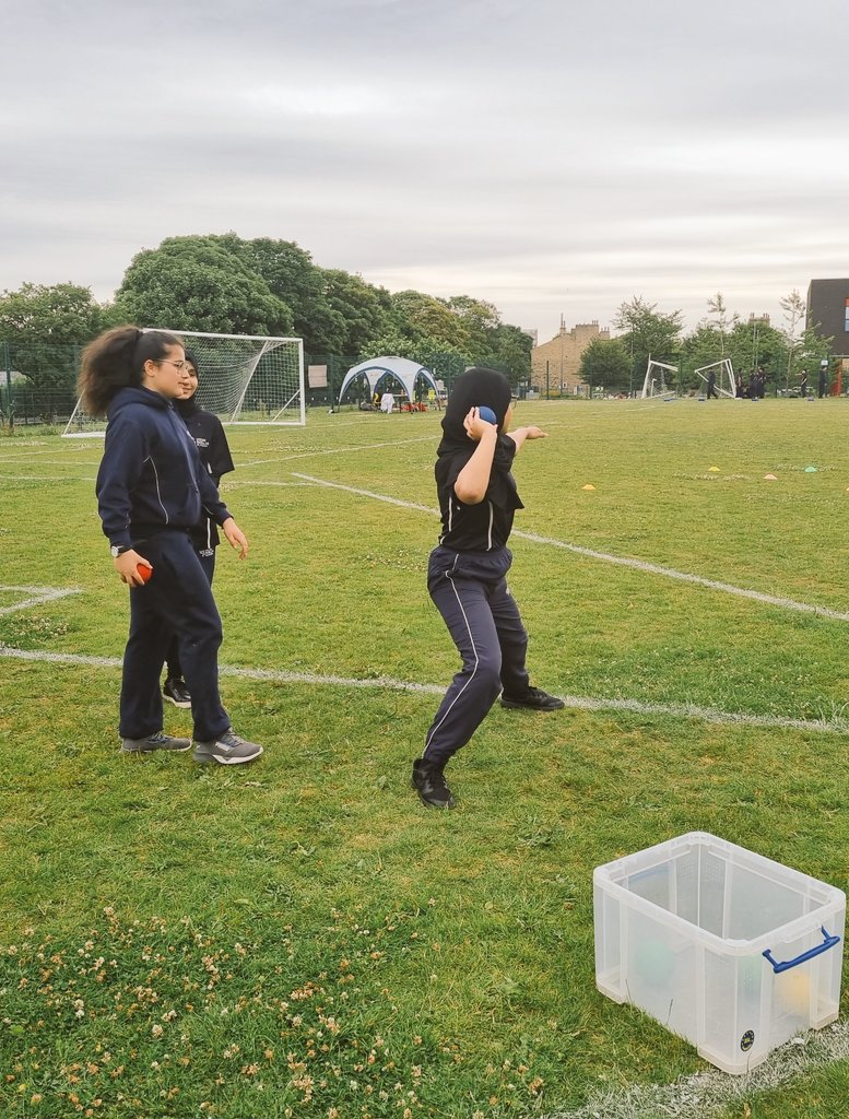 Dixonsma_MrsK's tweet photo. Wonderful day for Sports Day @DixonsMA_PE Well done to all students 👍 A special well done to Christ for earning two recognition awards for team 9B 👏👏 @dixonsma_2026 @MrsLangTeaches https://t.co/cKWhGTlXVr