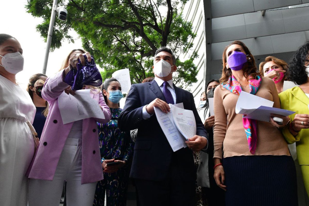 alitomorenoc's tweet image. Las Diputadas y los Diputados Federales del PRI acudimos a la @FGRMexico para presentar la denuncia contra @LaydaSansores, por las calumnias y violencia ejercida en contra de la dignidad de las legisladoras. No permitiremos que quede impune el ataque a las mujeres.