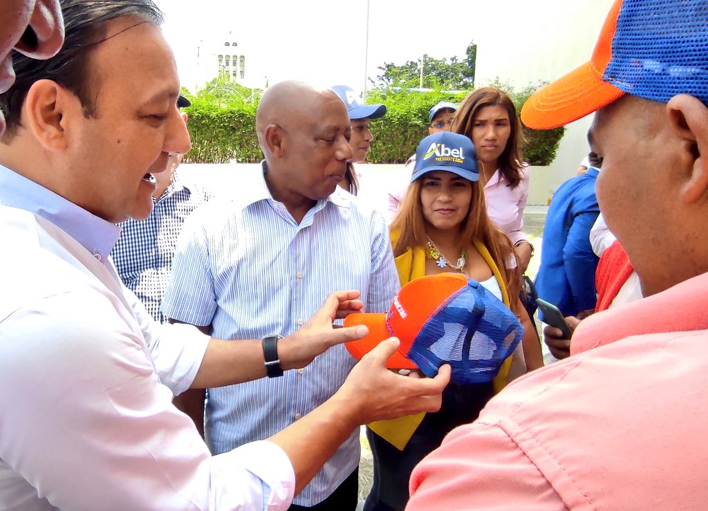 JuyoeliD's tweet photo. En la reciente reunión con el próximo presidente @AbelMartinezD, la comisión encabezada por nuestro presidente @vicioso_made presentó la #GorraOficial 🧢 del movimiento #SumandoFuerzasConAbel; ellas recorrerán el país entero en promoción a su candidatura.
@MartinezAnica https://t.co/VgA0MupA3L