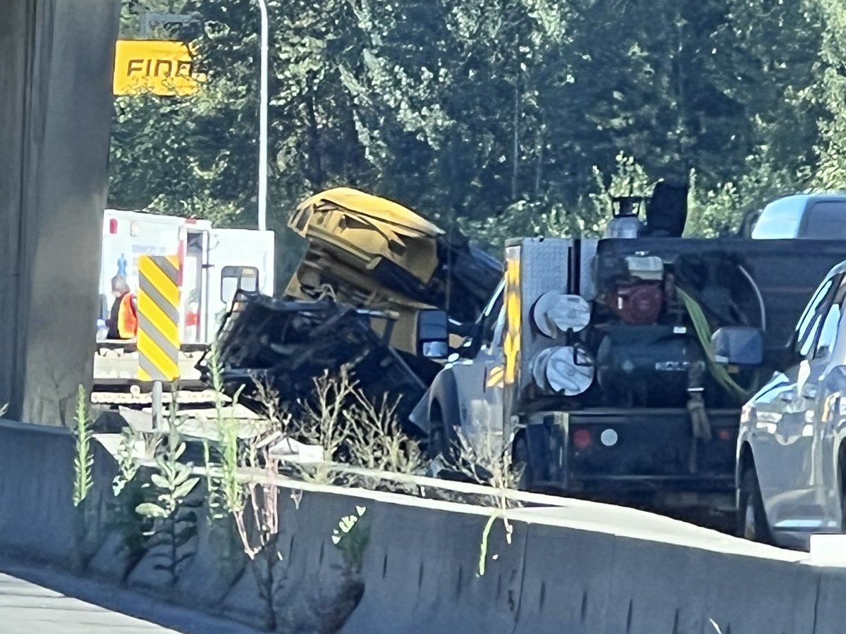 UPDATE: Two people were hurt in the crash, and several vehicles are heavily damaged. Traffic in the area continues to be affected @CityNewsTraffic READ MORE: bit.ly/3RvbIl6