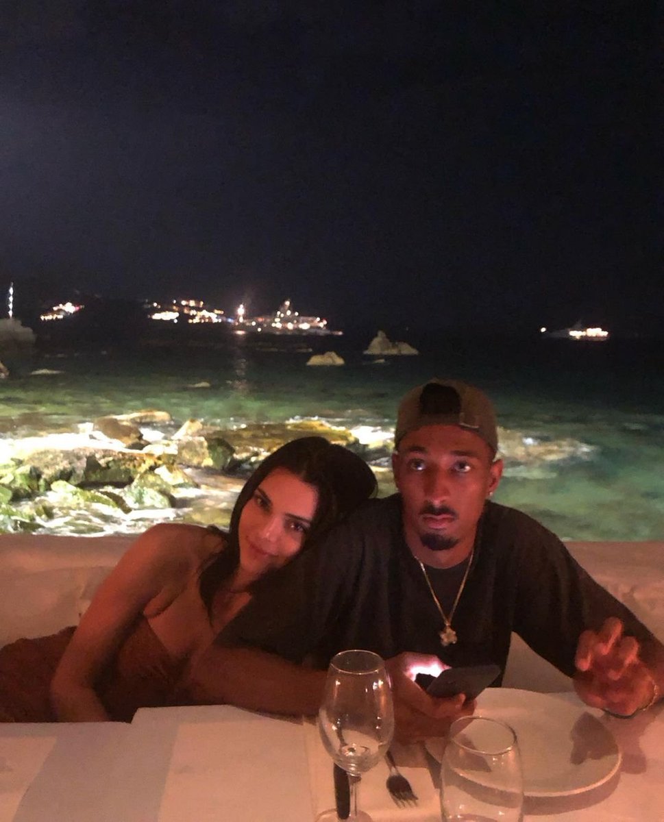 KENDALLNJX_'s tweet photo. summer night https://t.co/zhOtCS0QnA