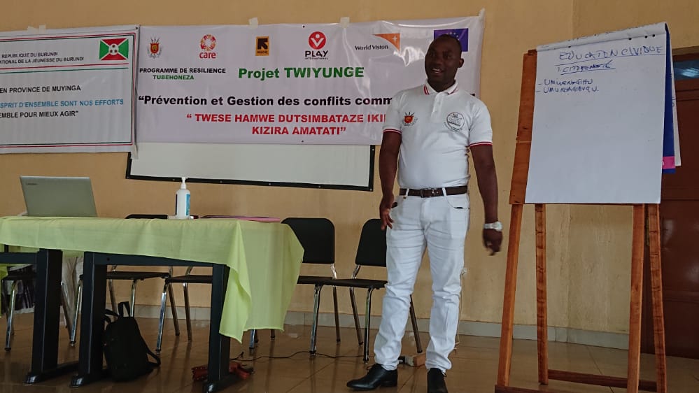CnjbMuyinga's tweet photo. Le Conseil National de la Jeunesse @Muyinga province en collaboration avec Care ont organisé un atelier de Formation et sensibilisation des représentants des jeunes et de différentes Mouvances politiques sur l'éducation Civique et Résolution pacifique des conflits
@cnjbdi https://t.co/1FT9bLnmch