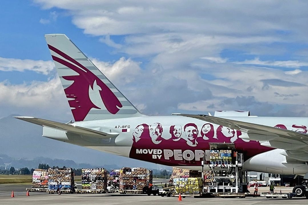 indannier's tweet photo. Hoy por primera vez en el @AeropuertoUIO se recibió al #boeing777-FDZ de Qatar Airways Cargo con el nuevo #livery dedicado a todos los colaboradores que hicieron posible que actualmente esta #aerolínea de carga sea la numero uno a nivel mundial.
#cargo #airlogistic #uio https://t.co/rQ78rIccRE
