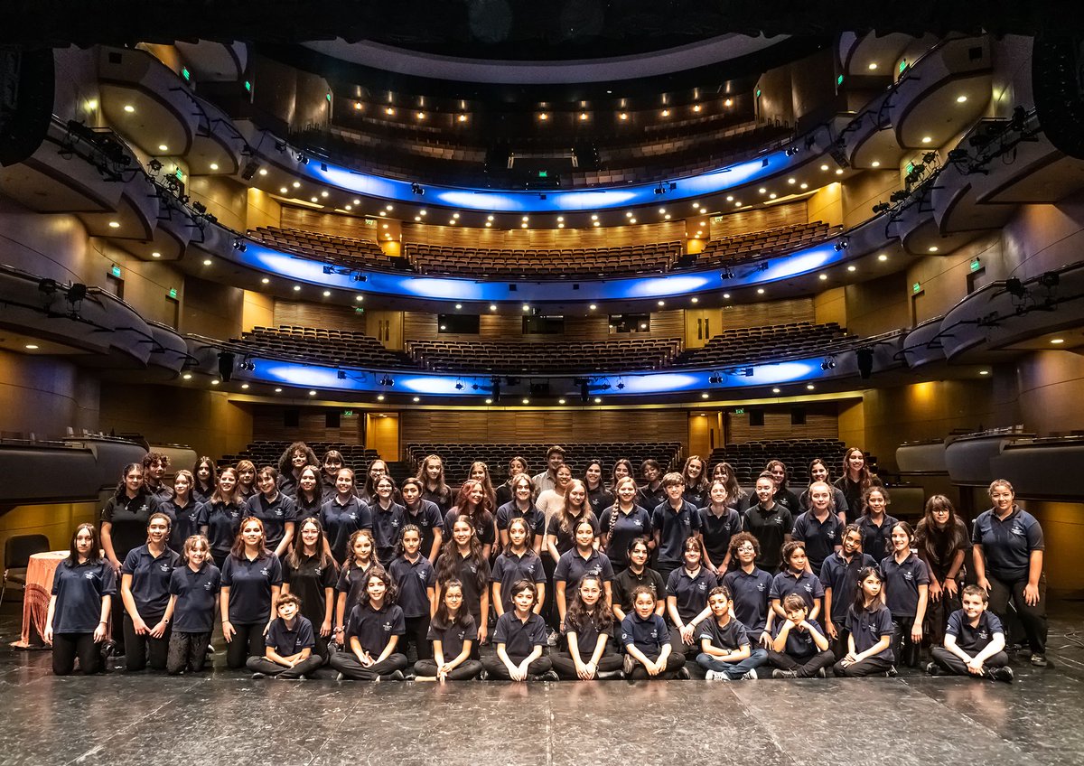 El Coro Nacional de Niños y Coro Nacional Juvenil del Sodre participaron del 28th International Choir Festival y recibieron el premio por el sonido refinado del coro. La Mtra. Milena Injac felicitó a los cuerpos artísticos y los invitó al próximo festival en 2024. Felicitaciones.
