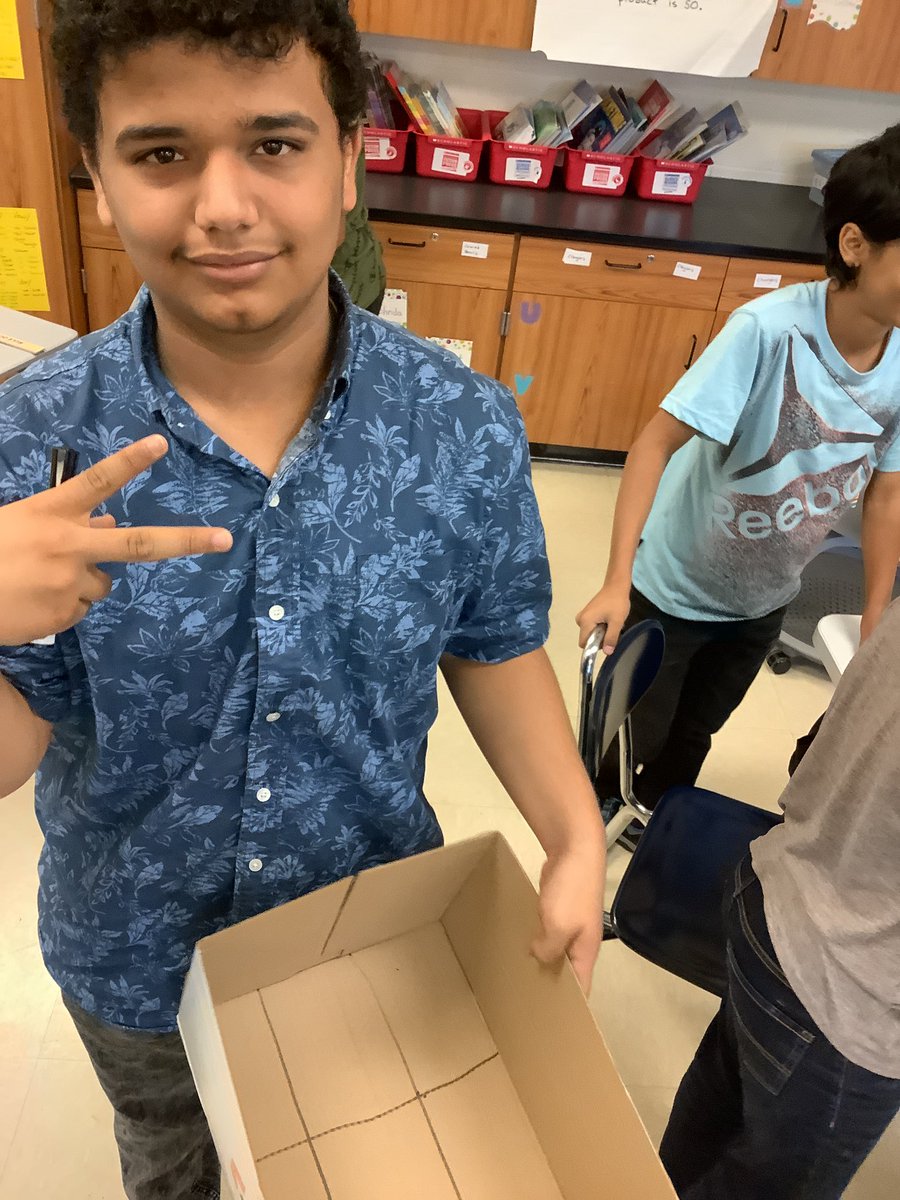 JenLaChonce's tweet photo. We started with cardboard today. #diyarcade #cridgepride https://t.co/cza1bkIvCB