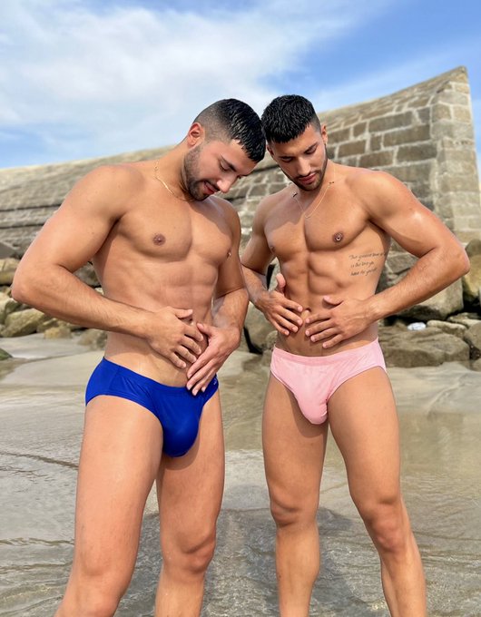 1st day at the beach in Portugal with my twin 🇵🇹 was amazing 💦   #beach #porto #portugal #twins #twin<a href="/tag/beach"class="tags"><span>#beach</span></a><a href="/tag/twins"class="tags"><span>#twins</span></a><a href="/tag/twin"class="tags"><span>#twin</span></a><a href="/tag/gemelos"class="tags"><span>#gemelos</span></a><a href="/tag/portugal"class="tags"><span>#portugal</span></a><a href="/tag/porto"class="tags"><span>#porto</span></a>