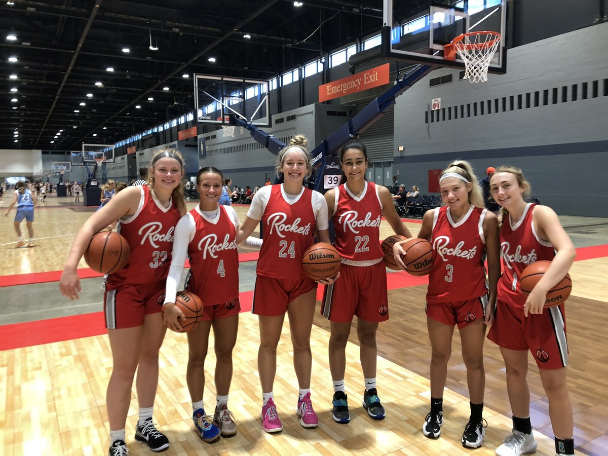 The Illinois Rockets 17 Red team won the Havana Pool at NIKE TOC by beating Salt Lake Retro to go 5-0.  Leah Palmer had 14 pts and 10 RBs, Keira Hunt chipped in 11 pts and 5 RBs to lead the way.  Next up is the pool crossover game.  Way to go Rockets 17R!